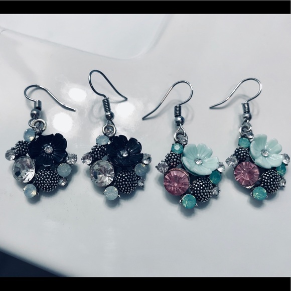 paparazzi Jewelry - 2 pairs beautiful flower earrings